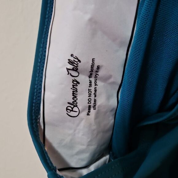 Blue One Piece Swimwear with Sleek Design - Picture 5 of 7